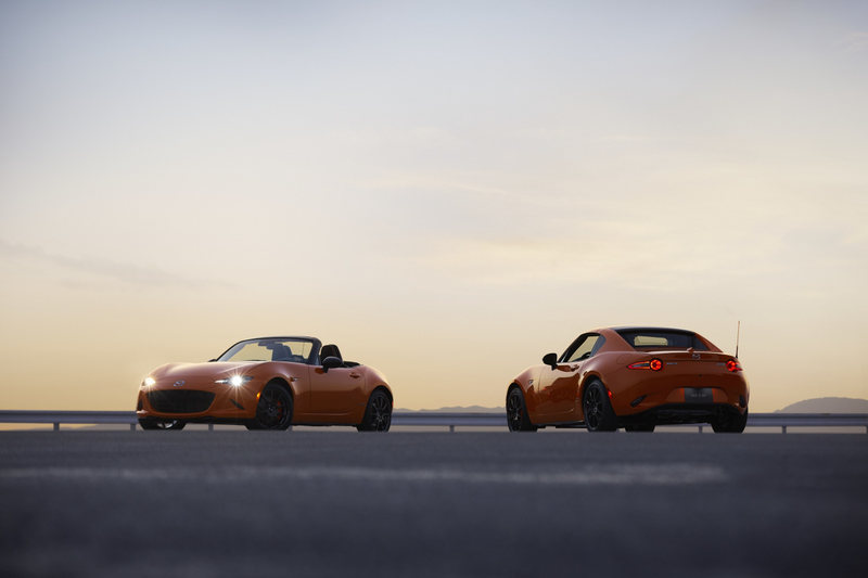 Illustration for article titled The Mazda Miata MX-5 30th Anniversary Edition Gets a Manual and a Limited-Slip Diff